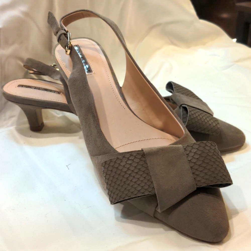 Tahari taupe grey kitten heel 9.5M